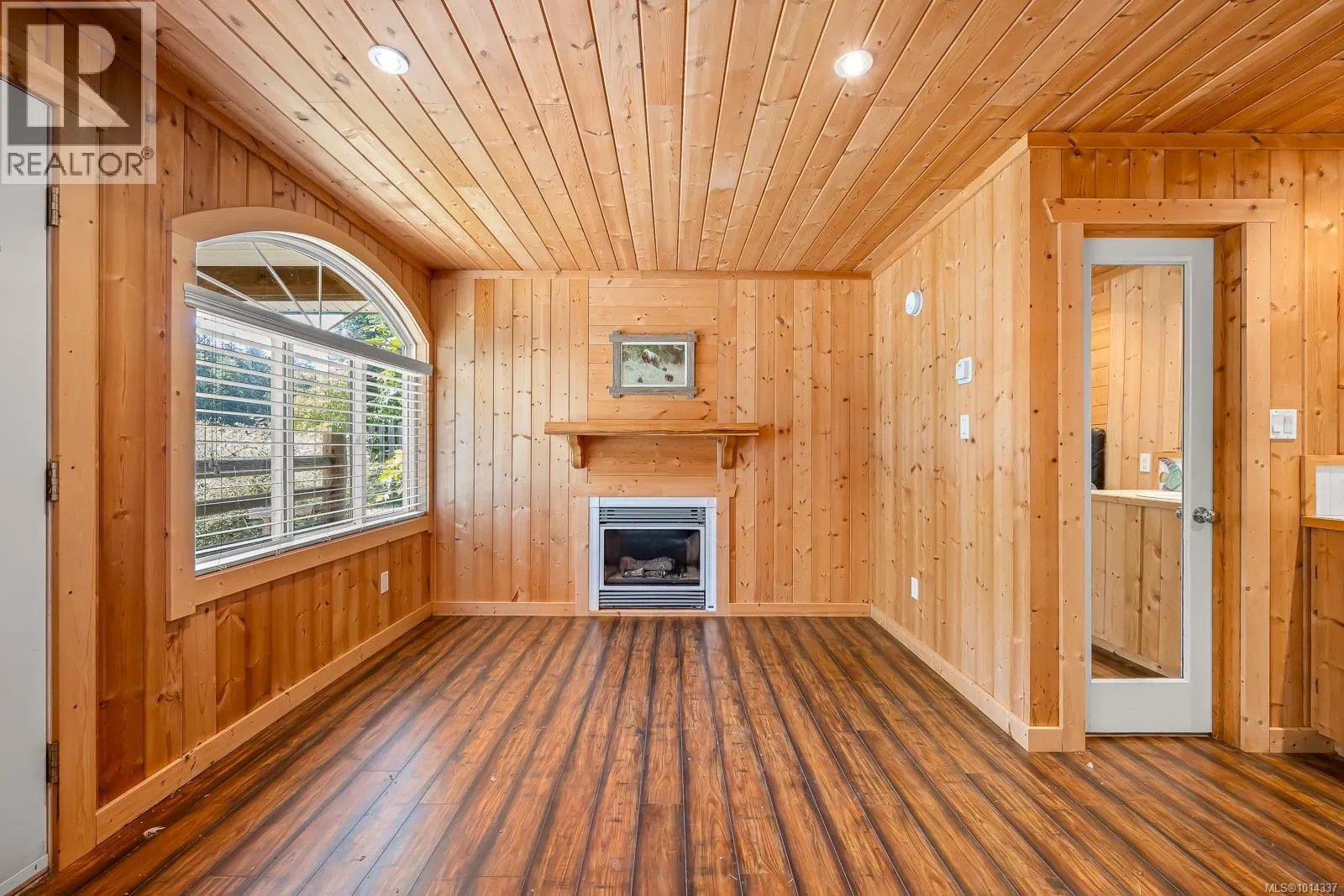 4867 Lorna Lane