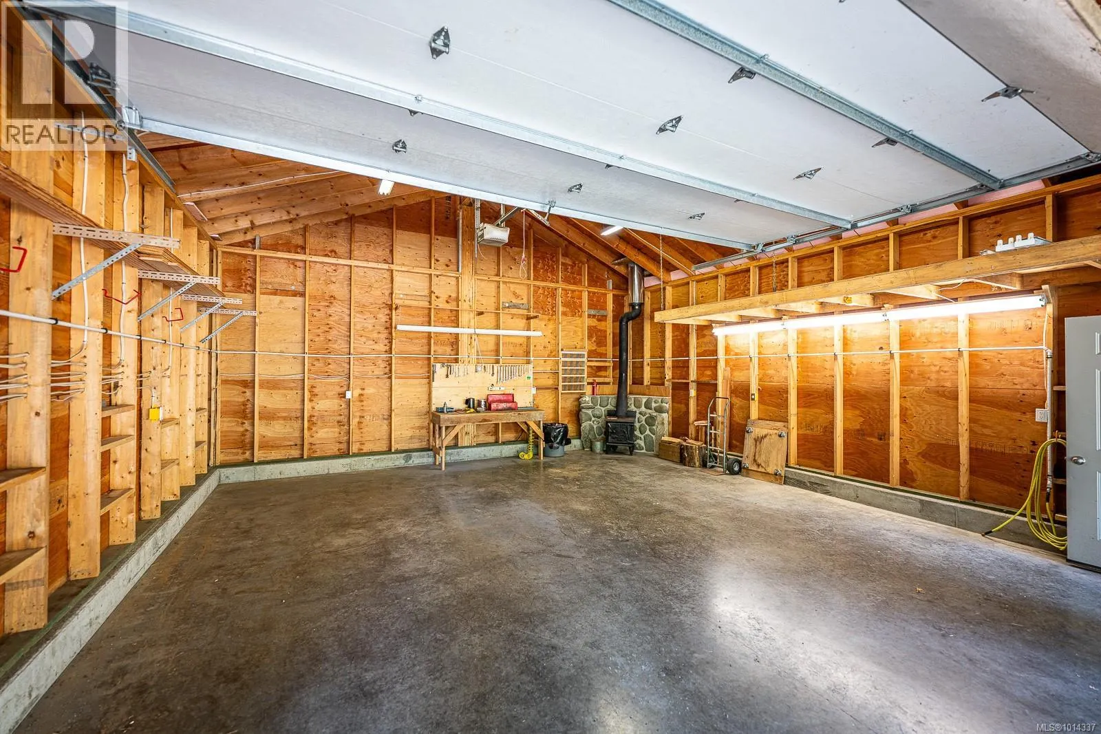 4867 Lorna Lane