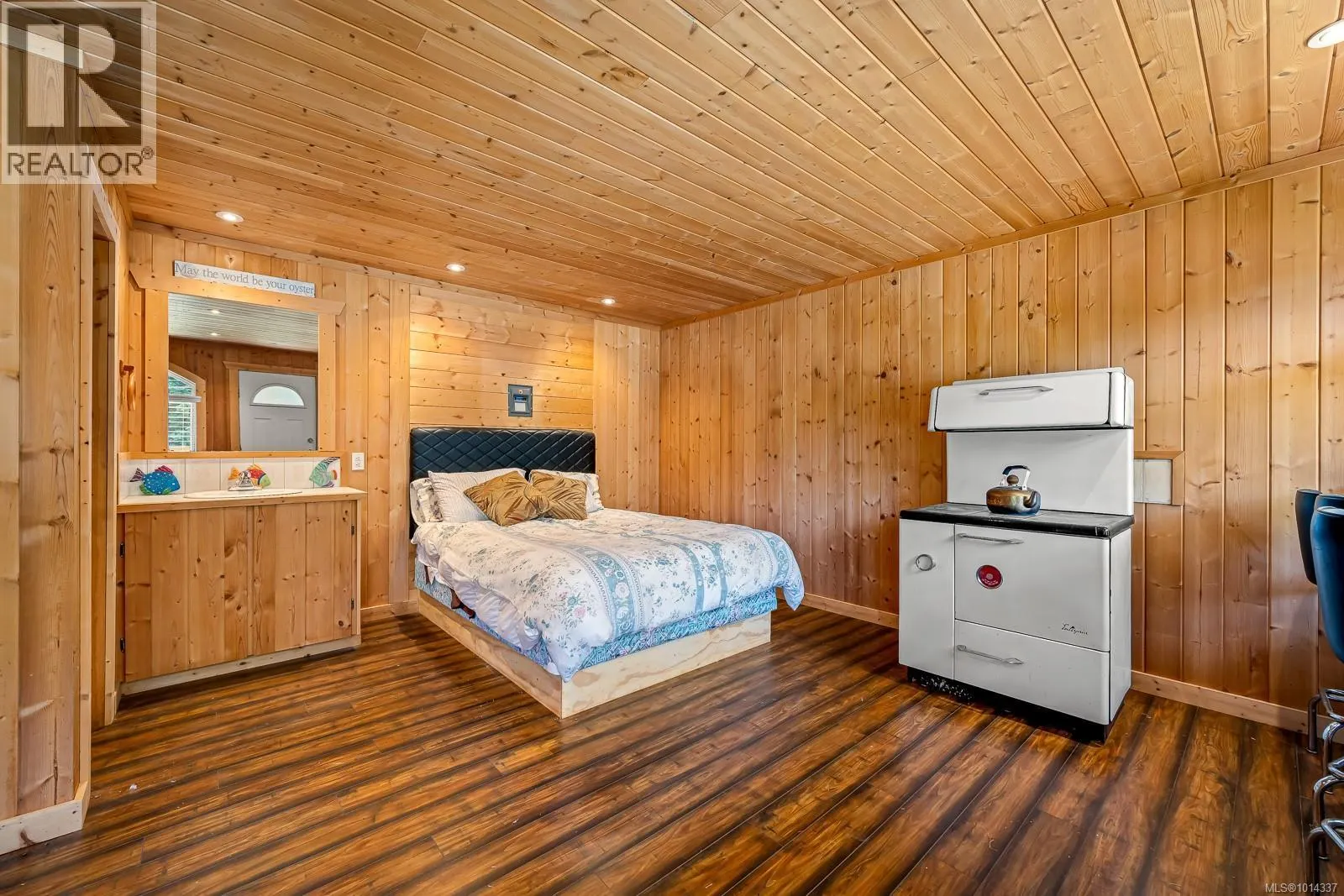 4867 Lorna Lane
