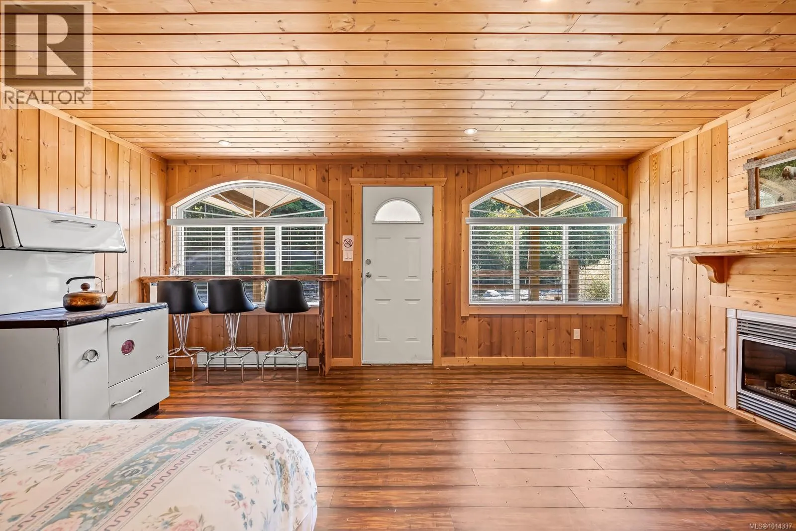 4867 Lorna Lane