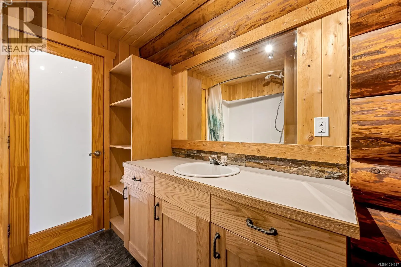 4867 Lorna Lane