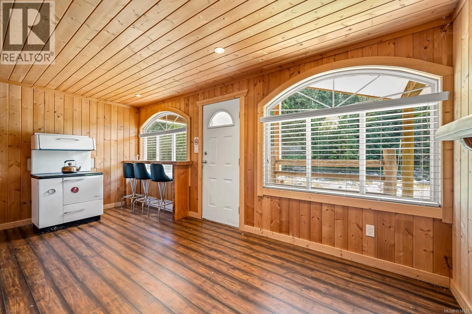 4867 Lorna Lane