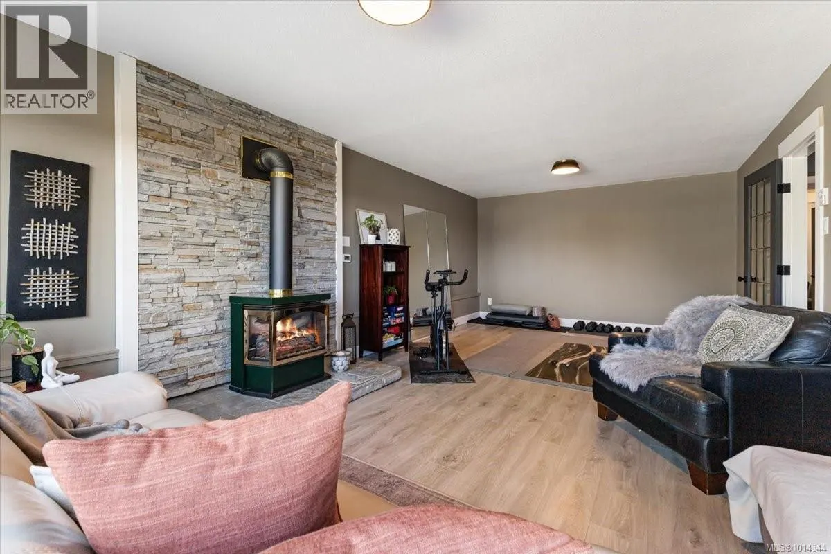 5079 Vista View Cres