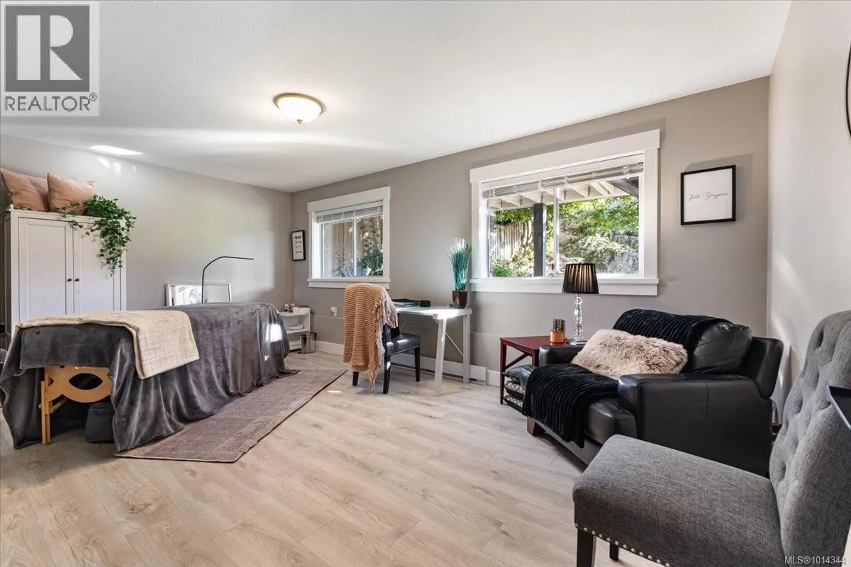 5079 Vista View Cres