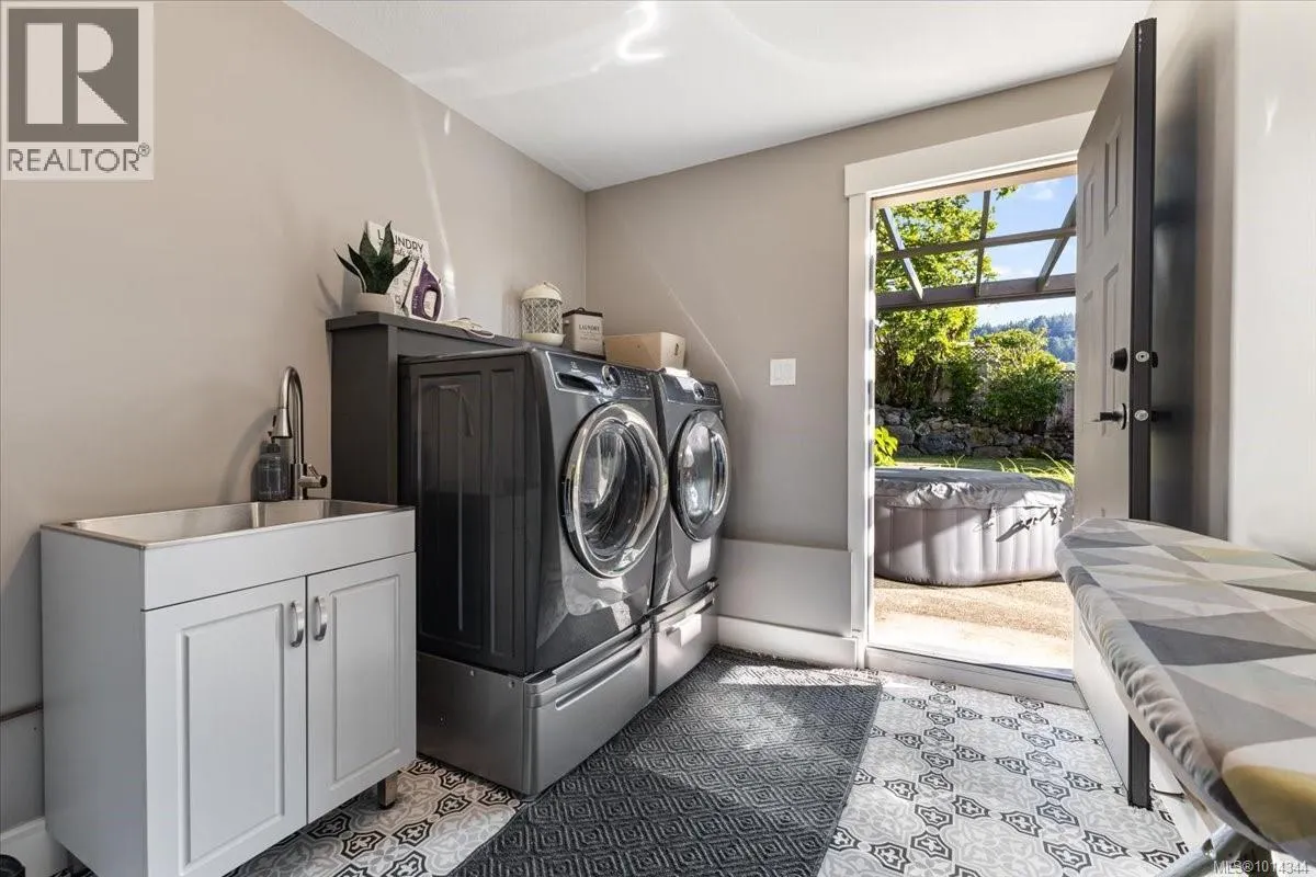 5079 Vista View Cres