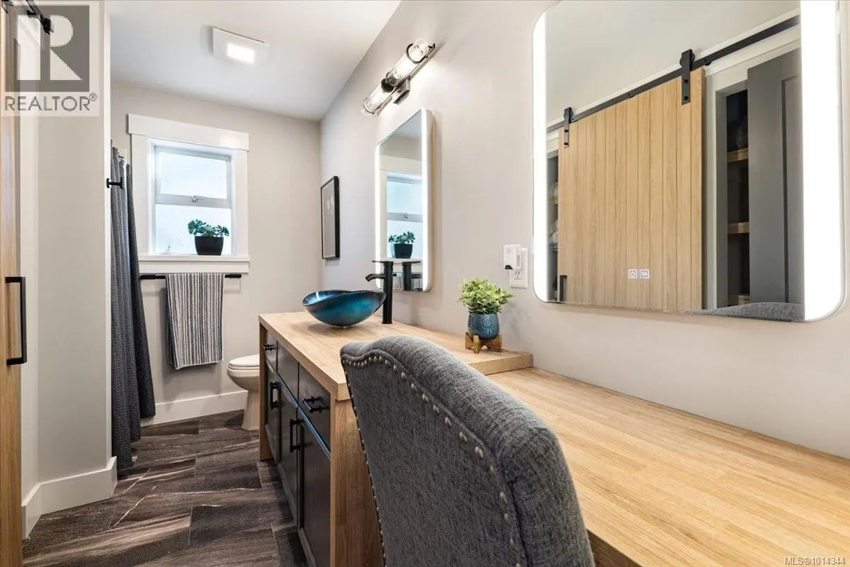 5079 Vista View Cres