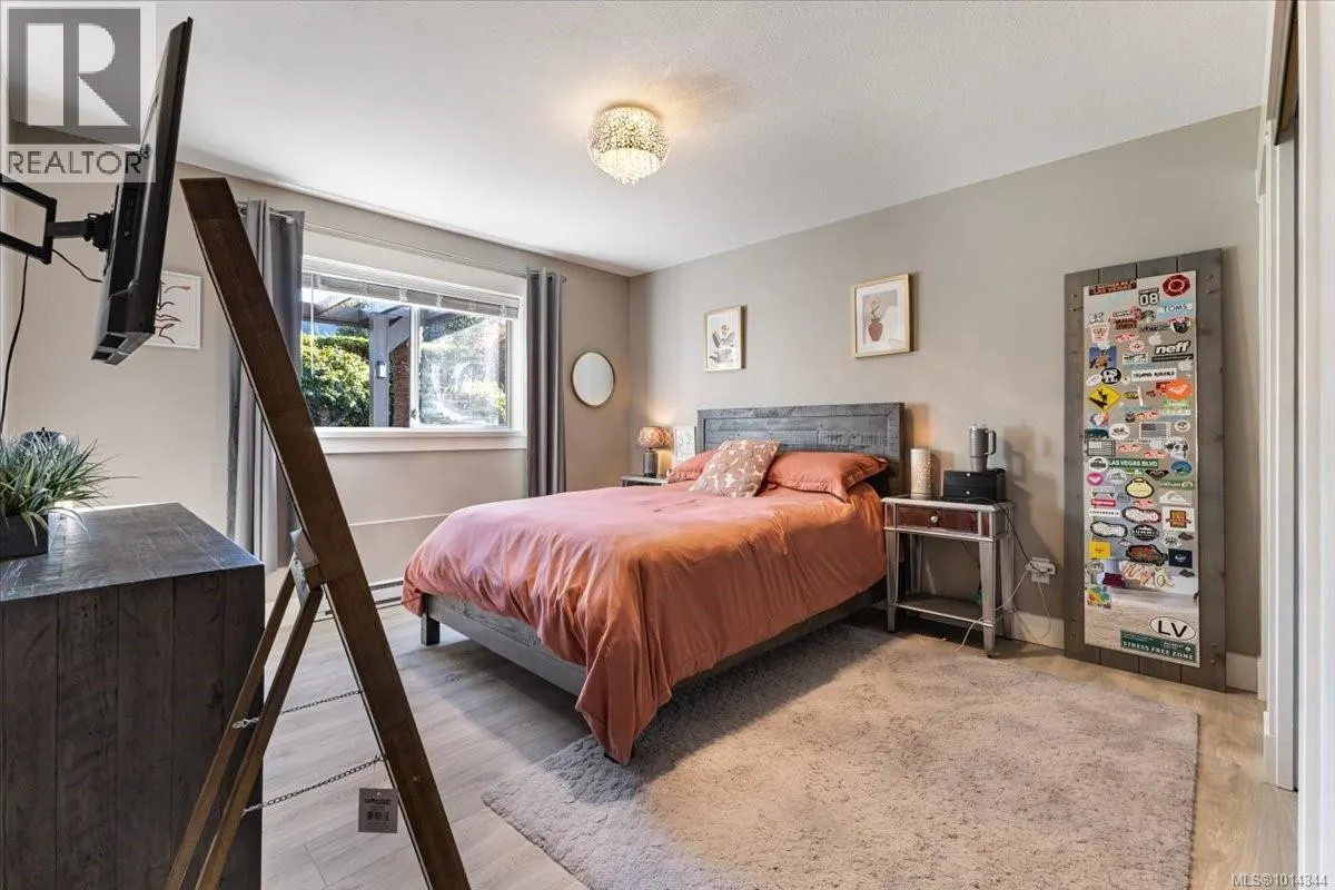 5079 Vista View Cres