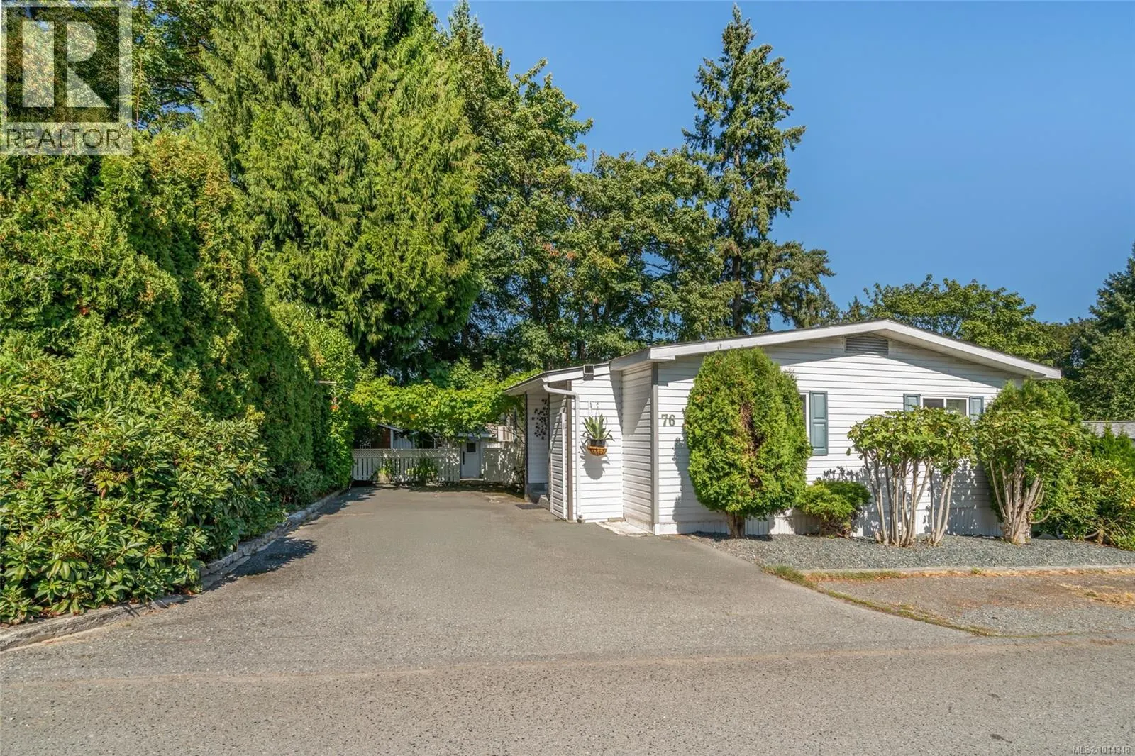 76 971 Douglas Ave