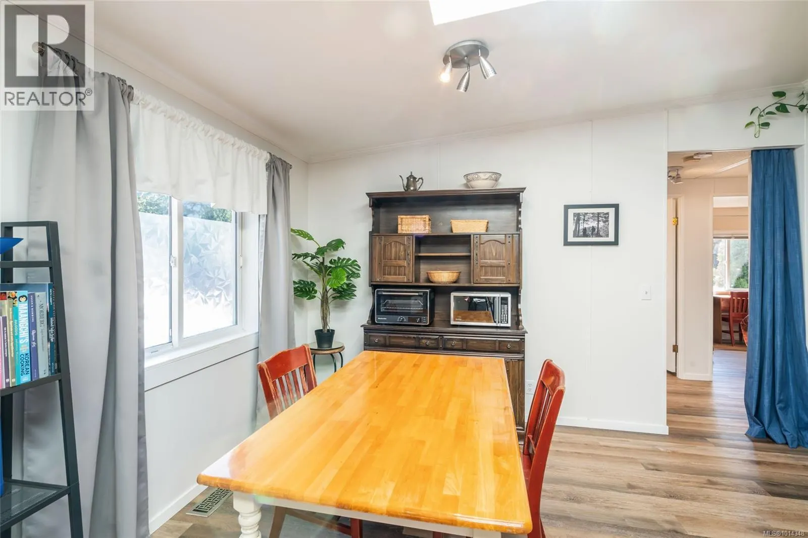 76 971 Douglas Ave