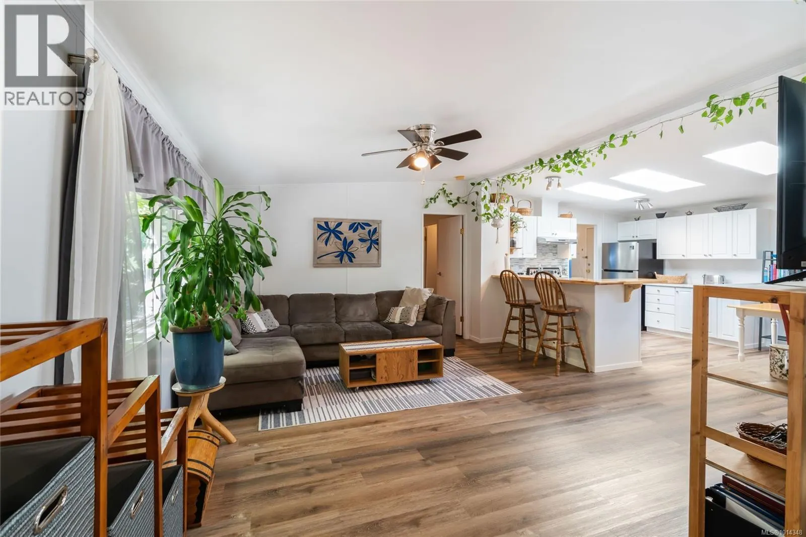 76 971 Douglas Ave