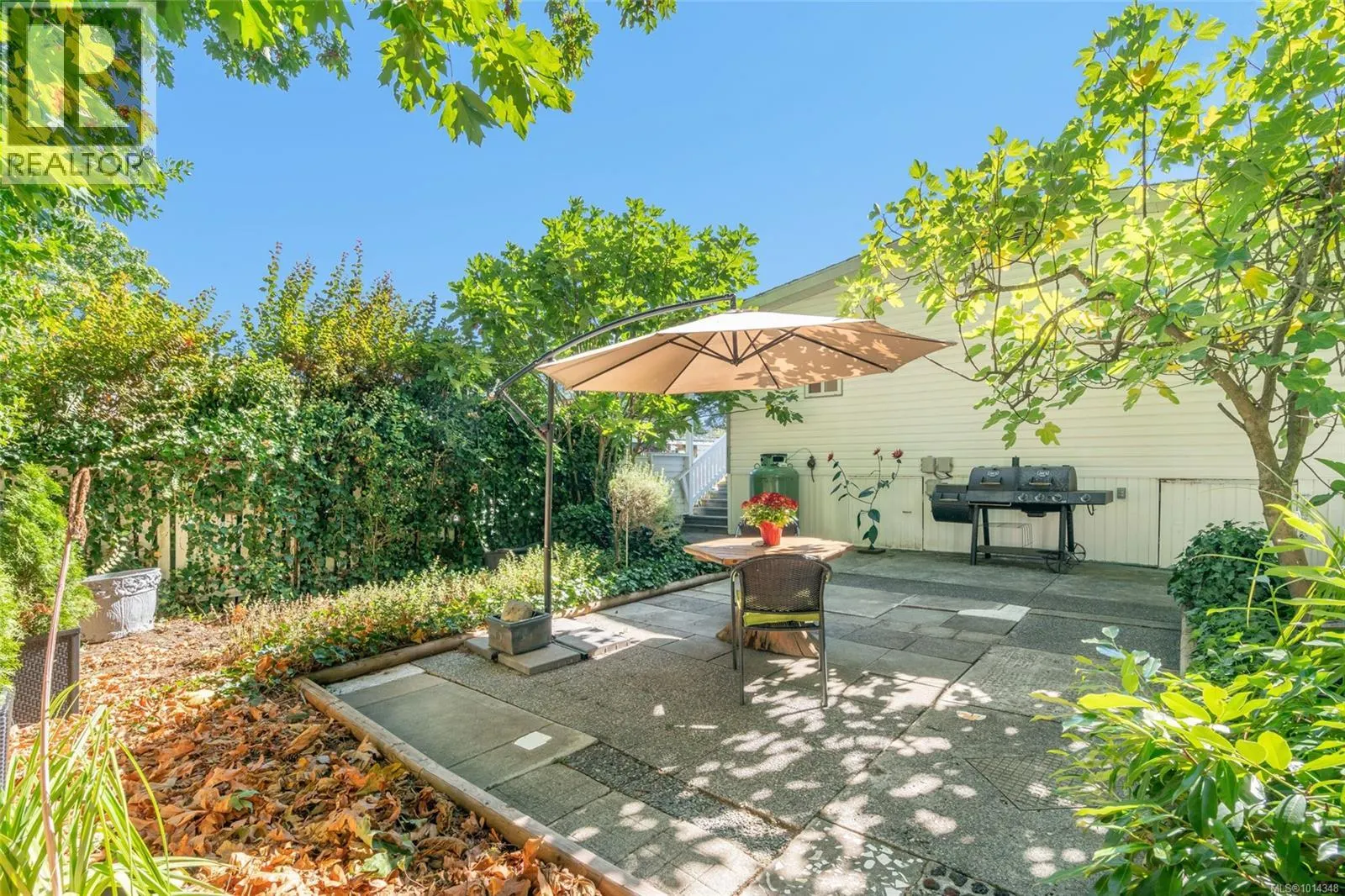 76 971 Douglas Ave