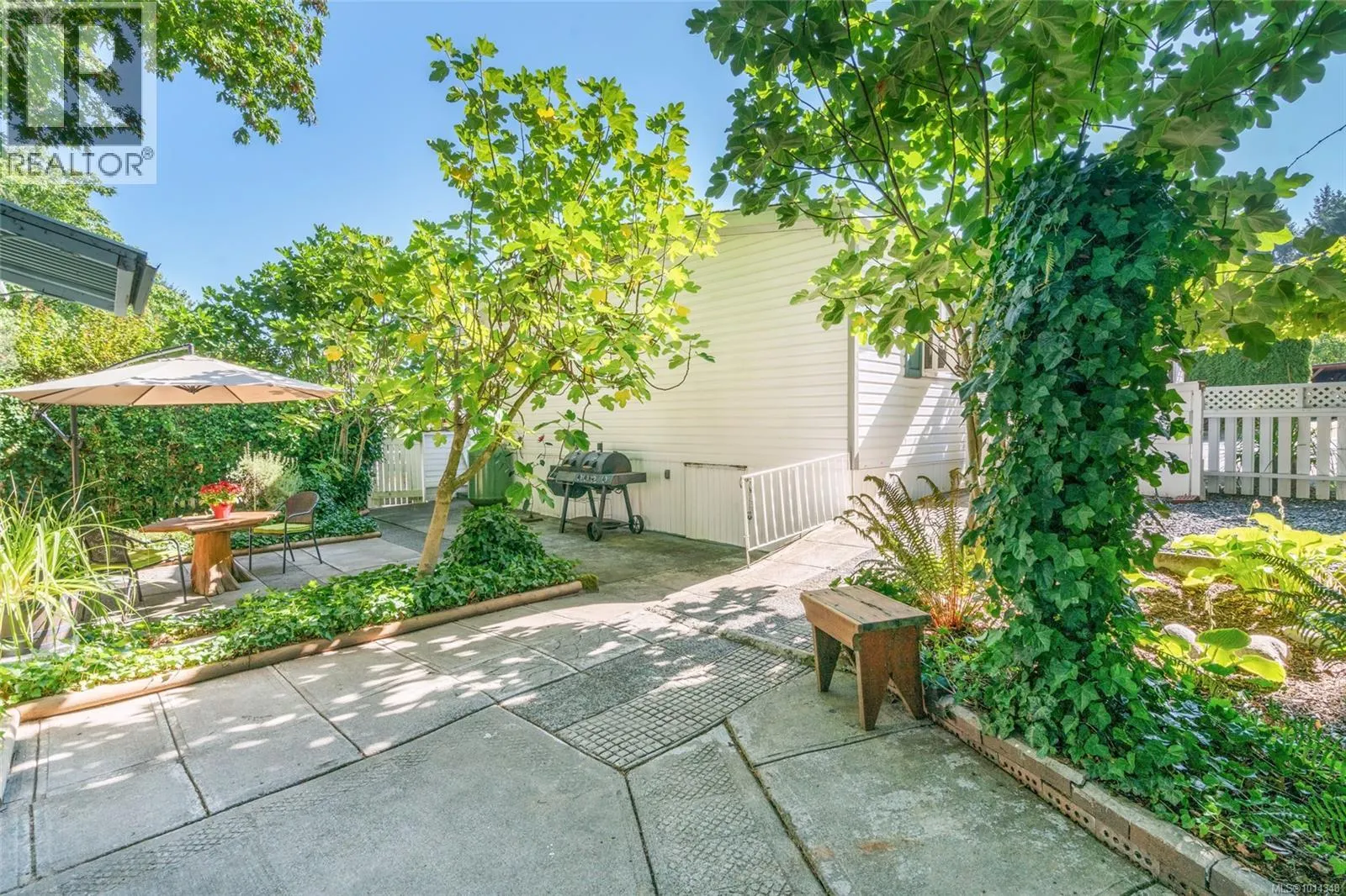 76 971 Douglas Ave
