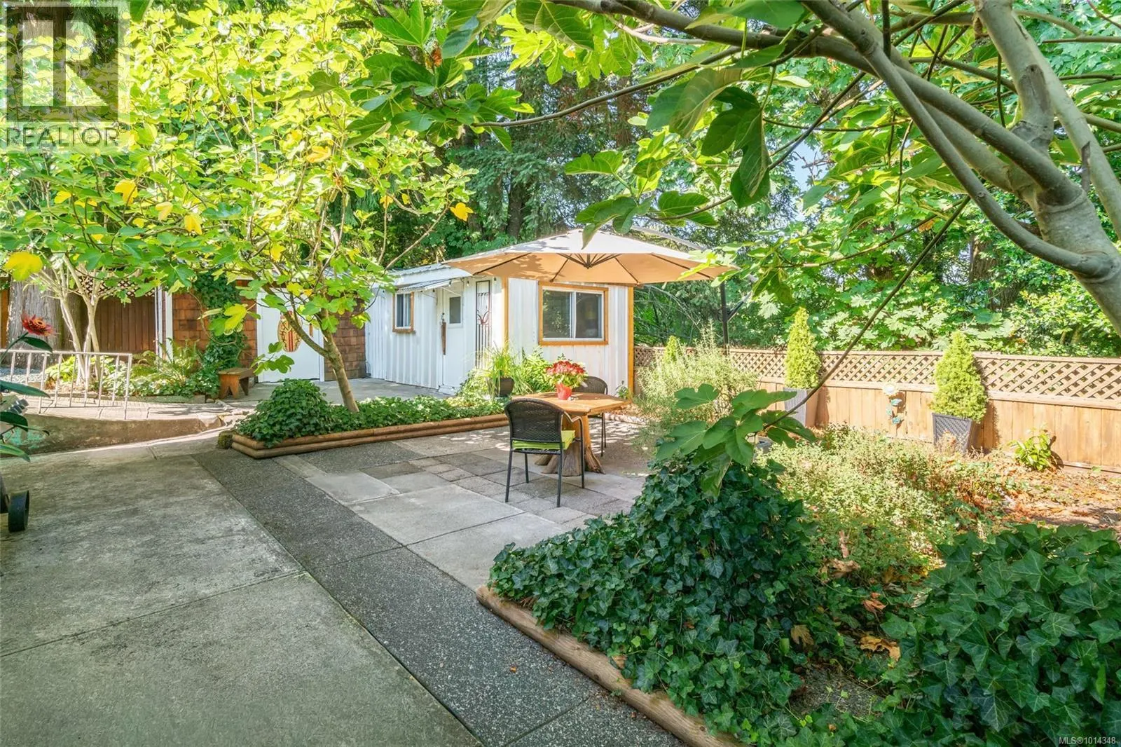 76 971 Douglas Ave