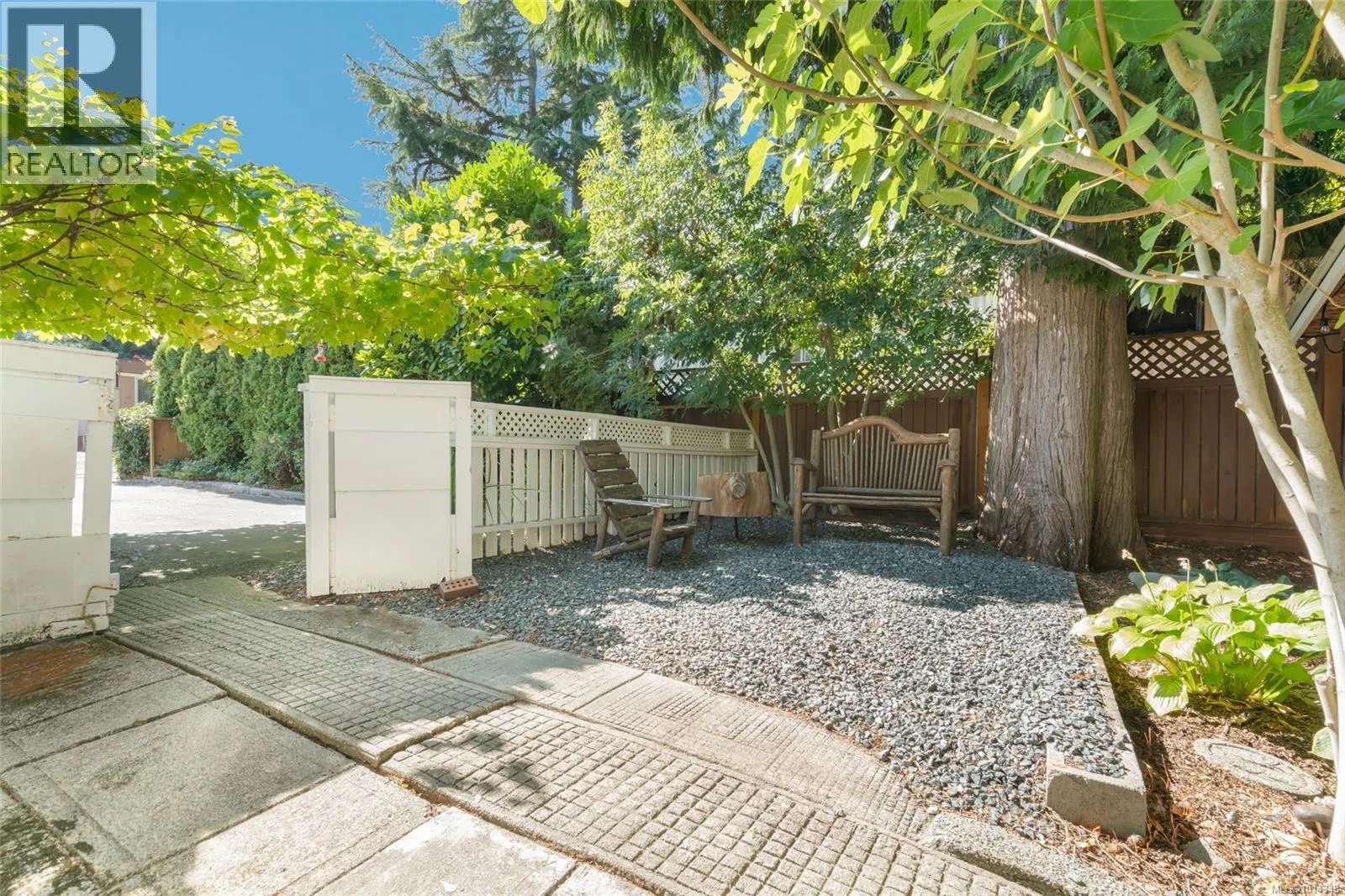 76 971 Douglas Ave