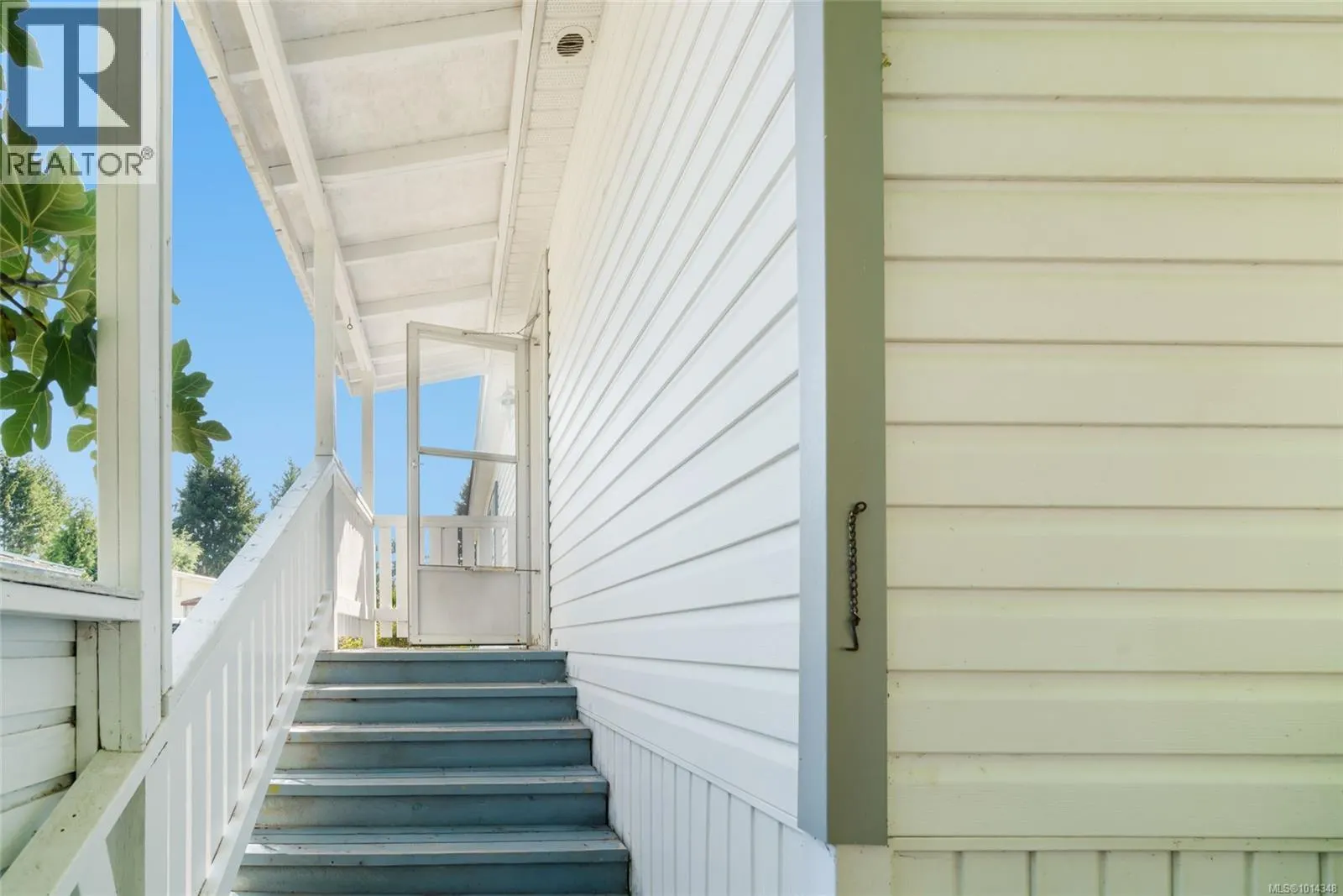 76 971 Douglas Ave