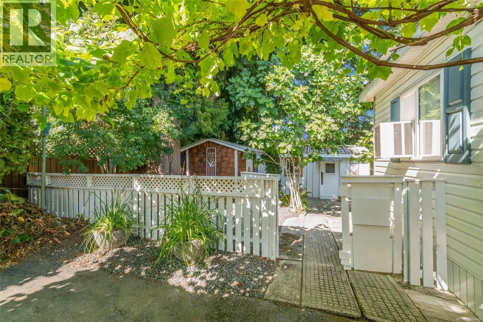 76 971 Douglas Ave