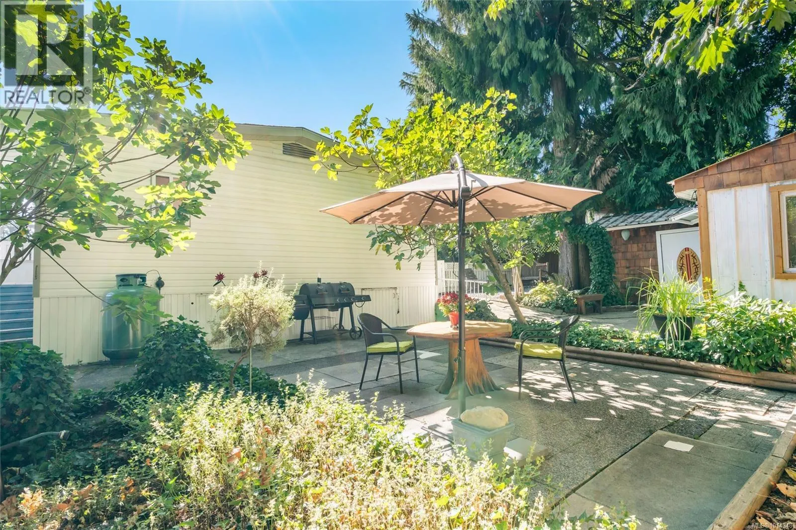 76 971 Douglas Ave
