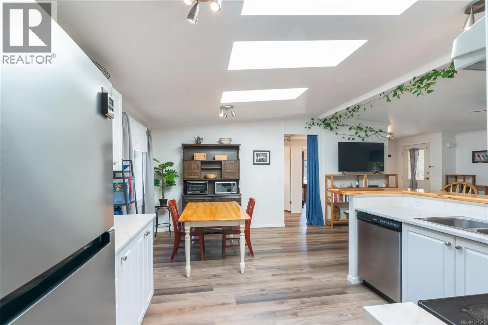 76 971 Douglas Ave