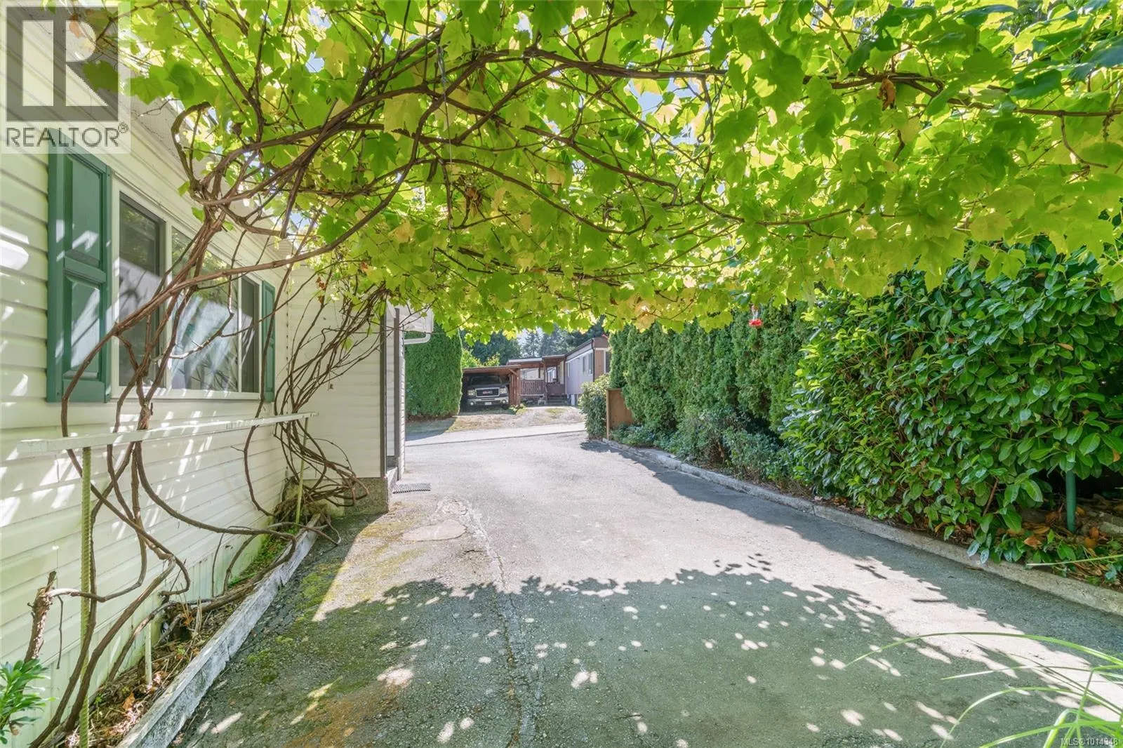 76 971 Douglas Ave