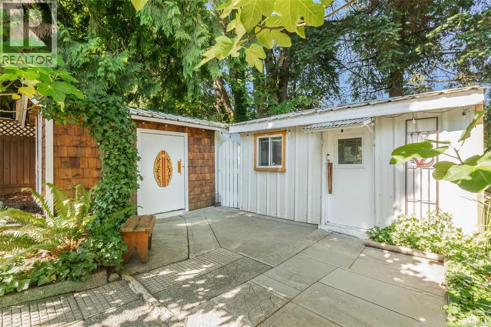 76 971 Douglas Ave