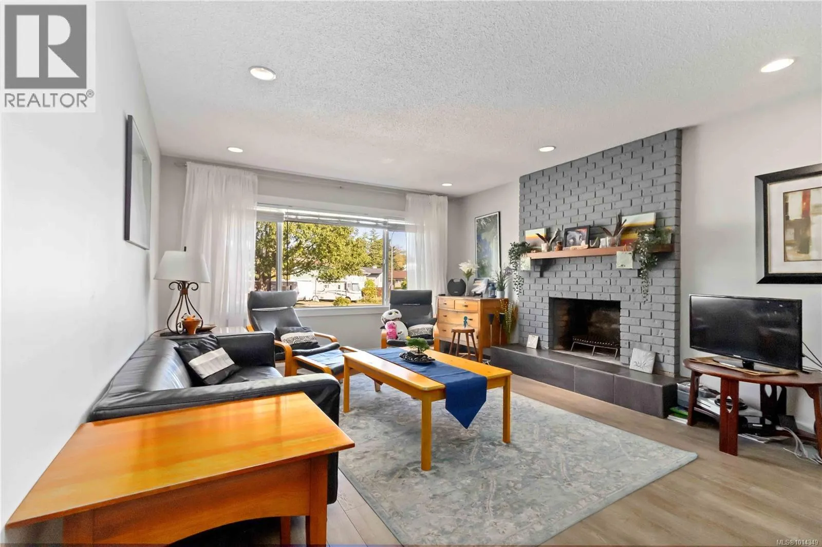 4254 Eastridge Cres