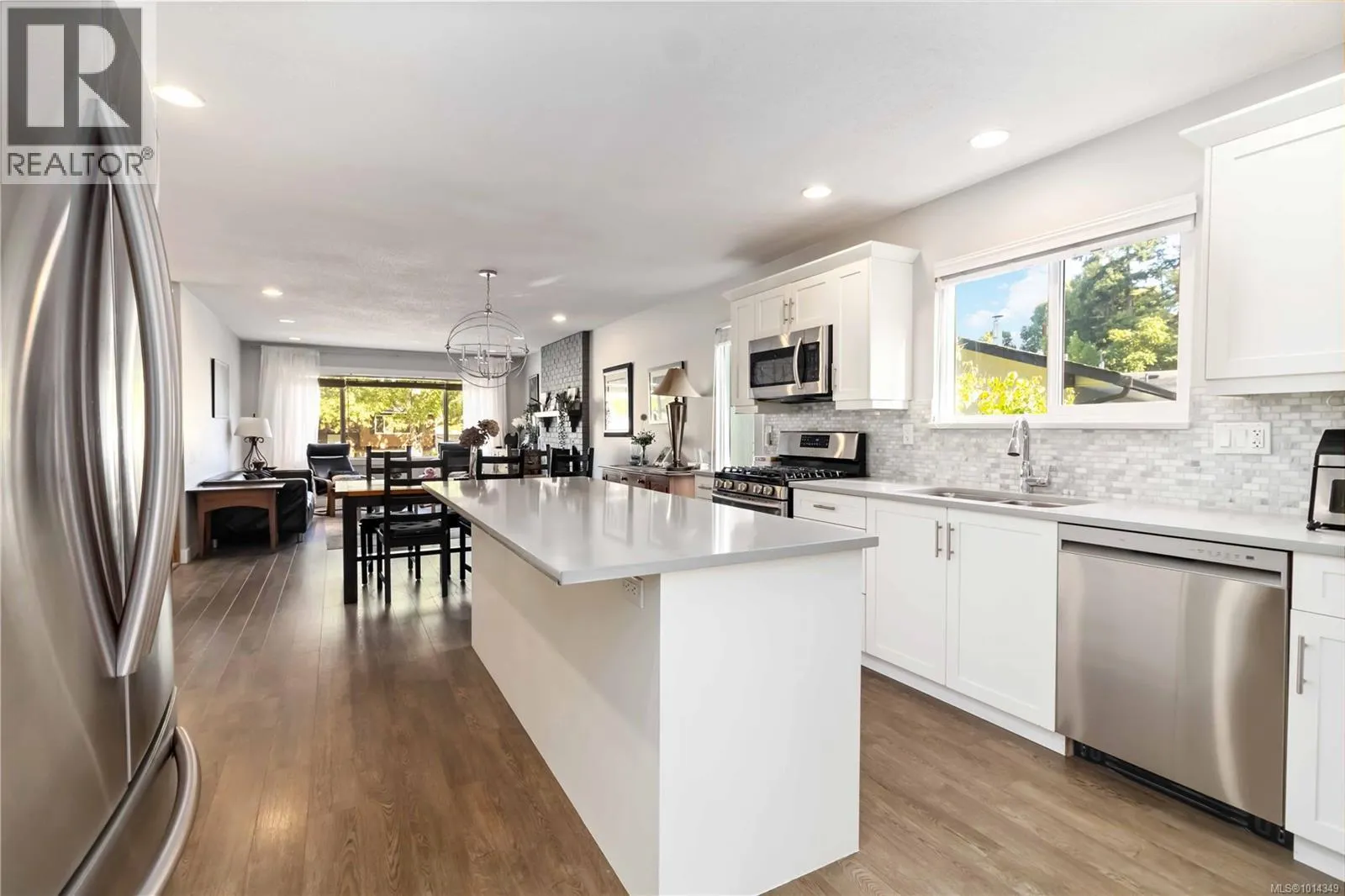 4254 Eastridge Cres