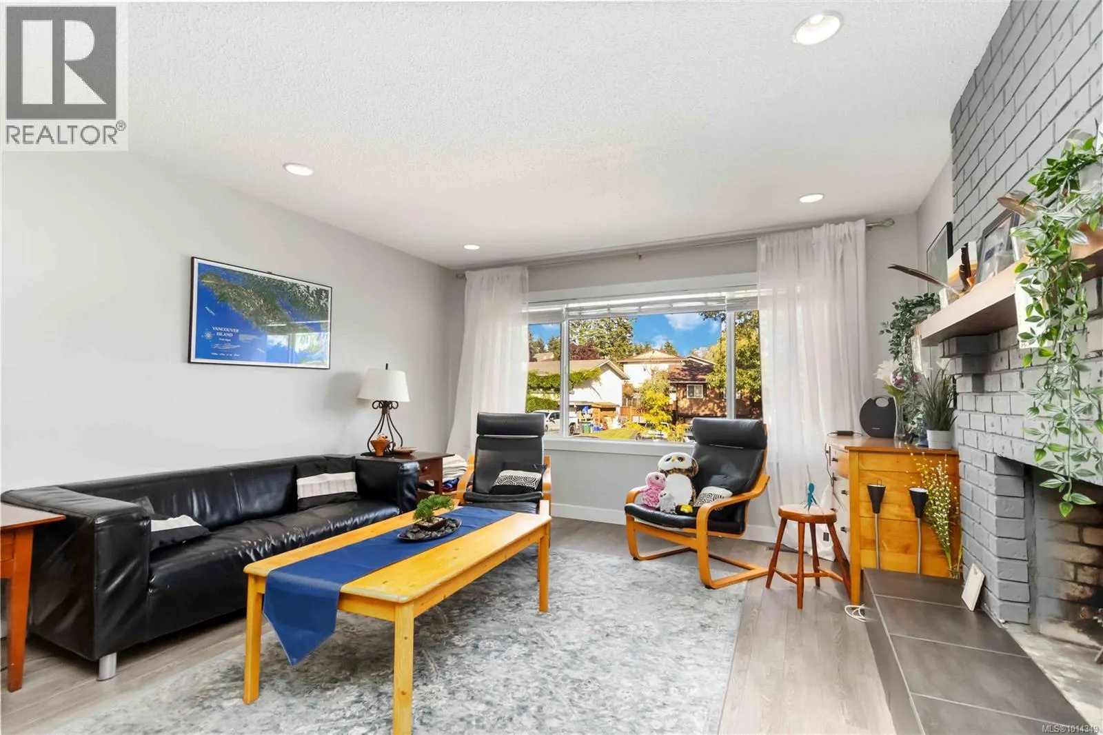 4254 Eastridge Cres