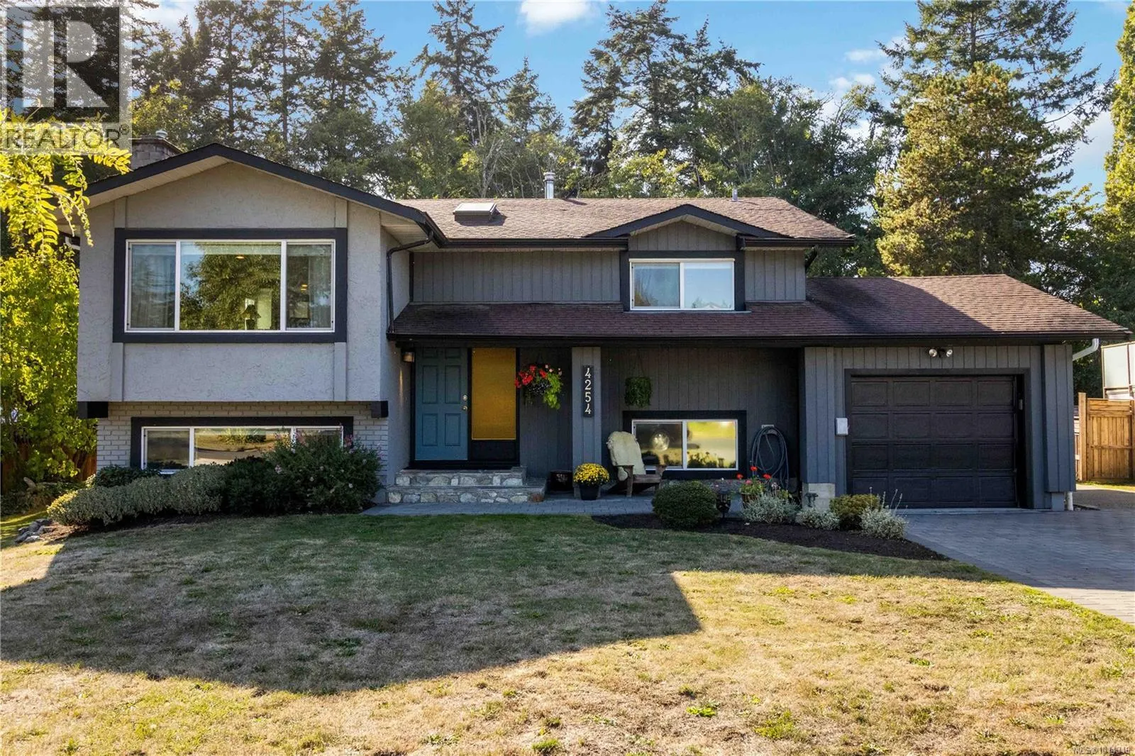 4254 Eastridge Cres