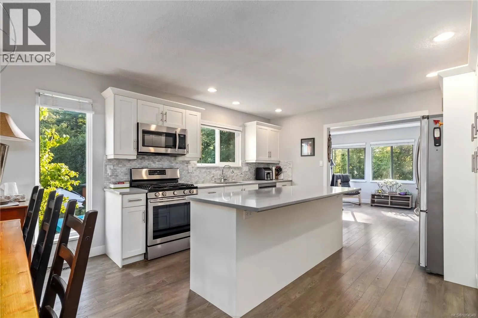 4254 Eastridge Cres