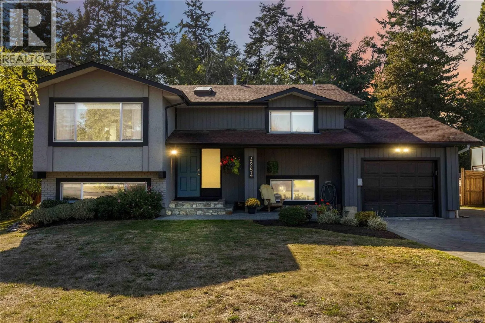 4254 Eastridge Cres