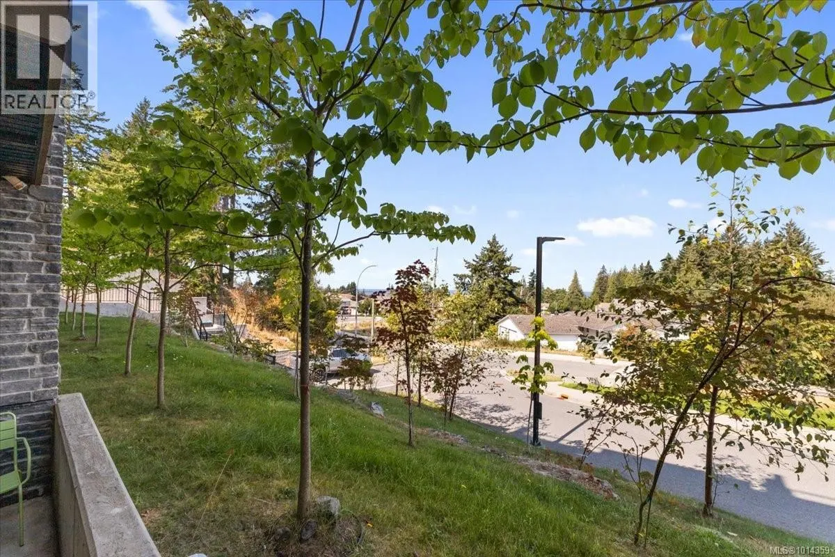 102 5711 Vanderneuk Rd