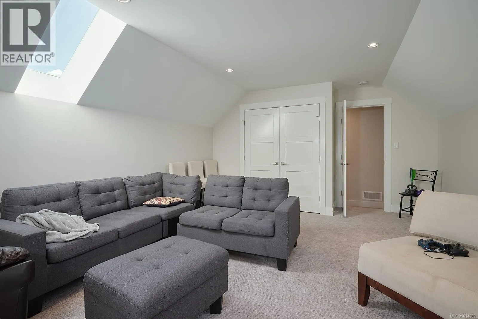 1085 Alpine View Pl