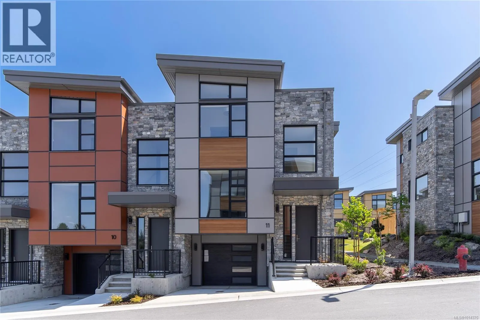 11 4253 Dieppe Rd