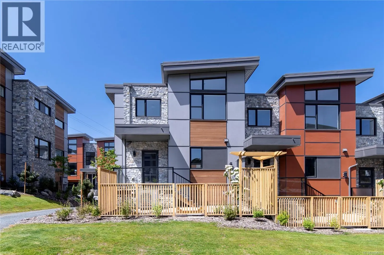 11 4253 Dieppe Rd