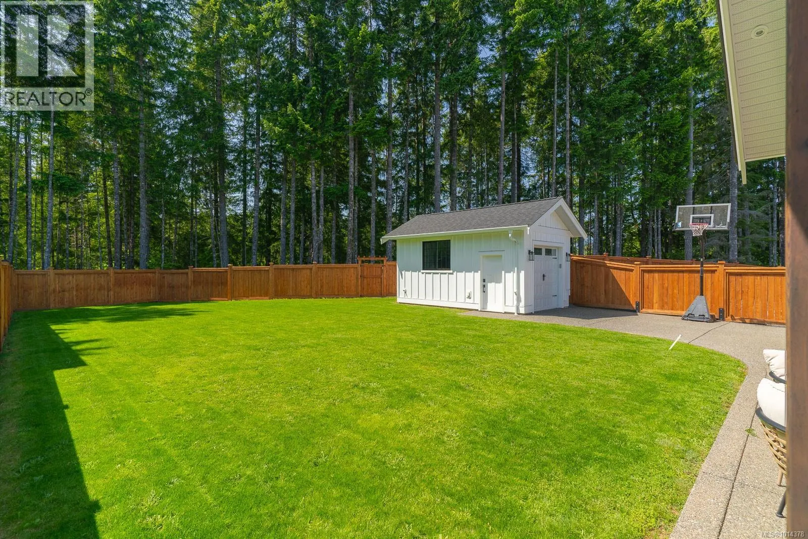3176 Arbutus Dr