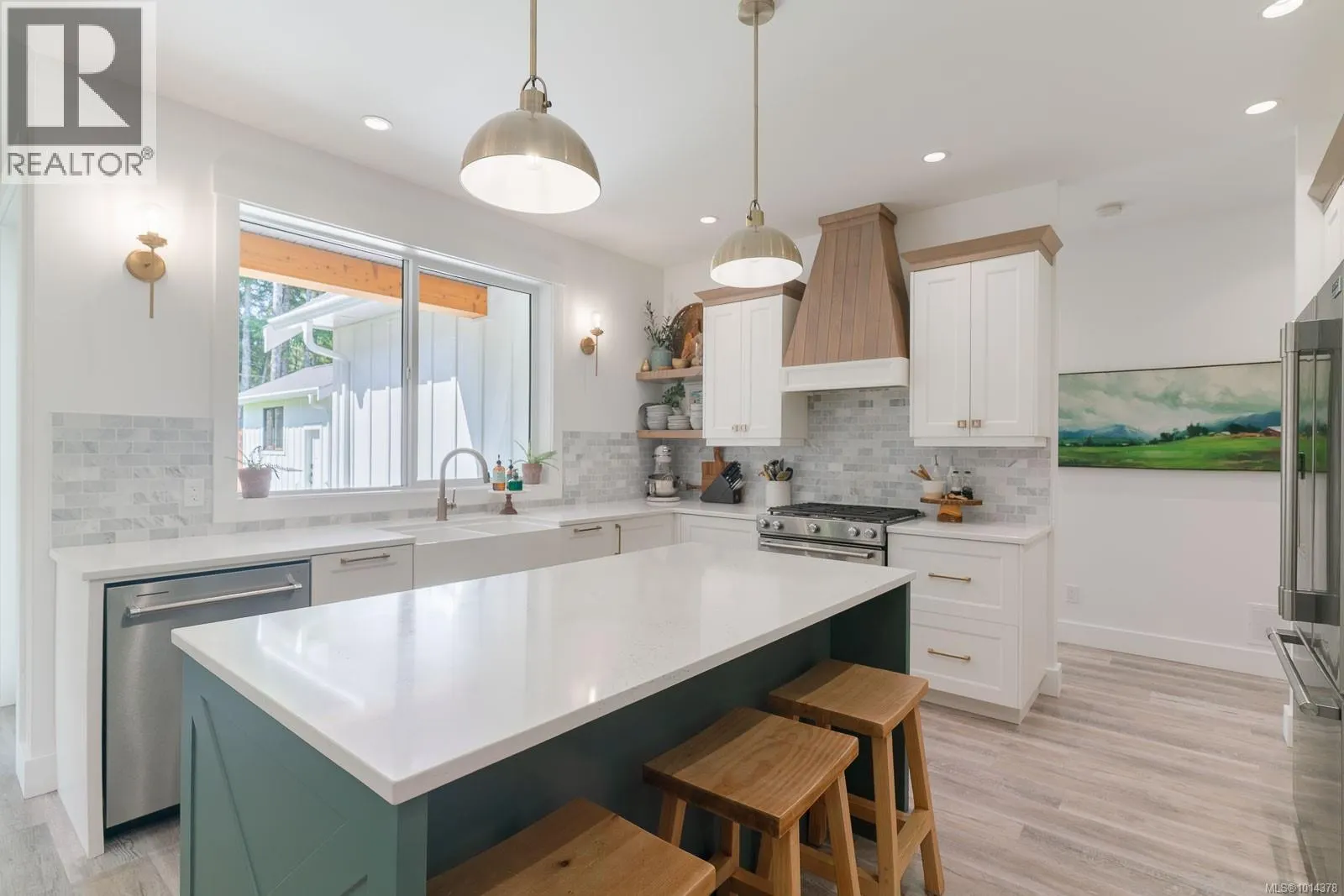 3176 Arbutus Dr