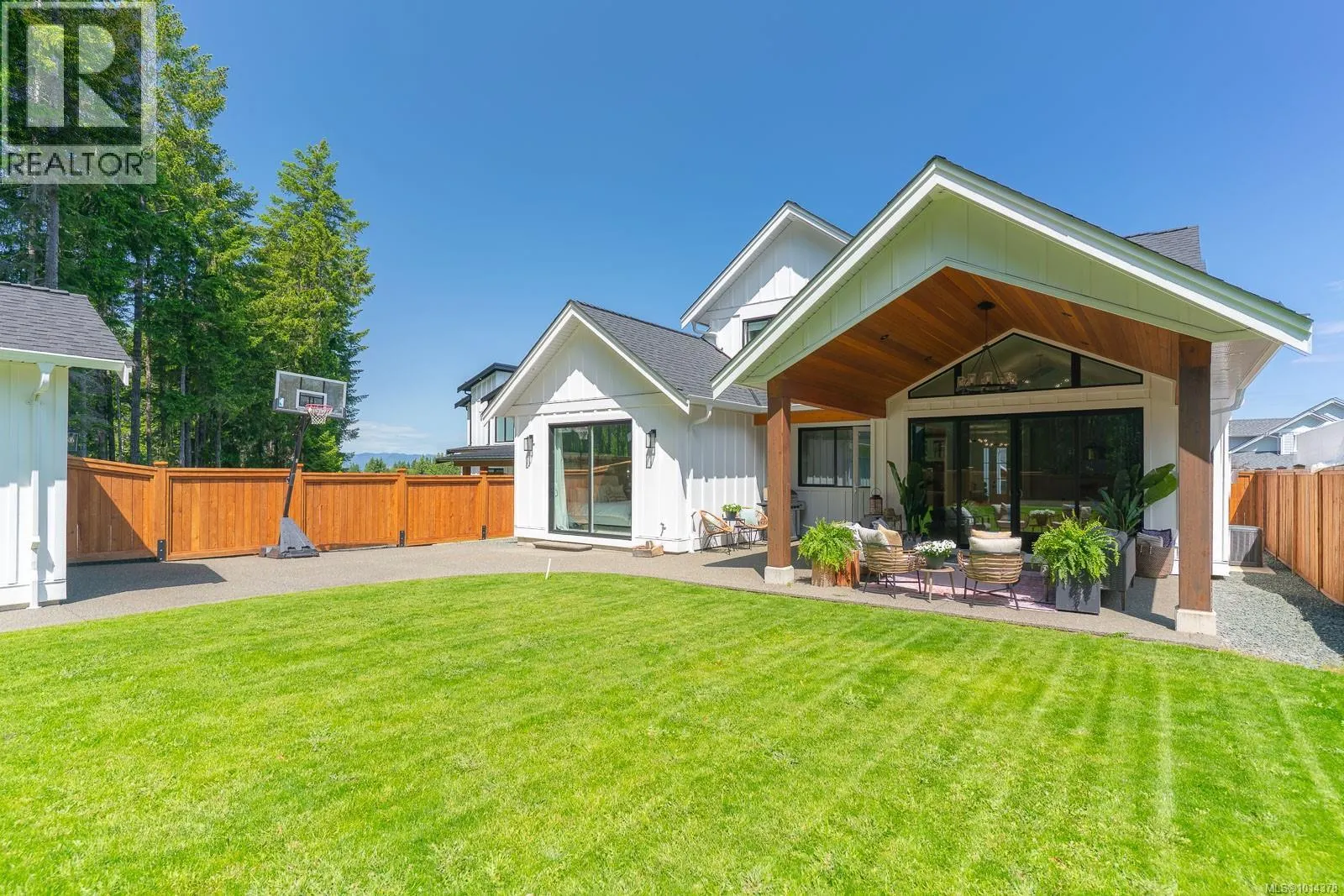 3176 Arbutus Dr