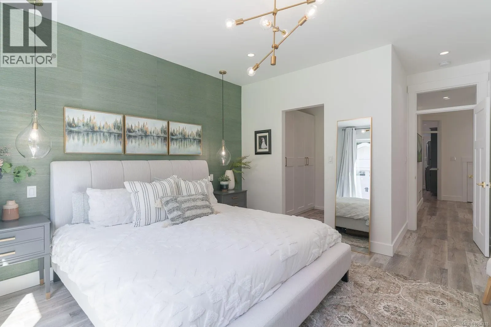 3176 Arbutus Dr
