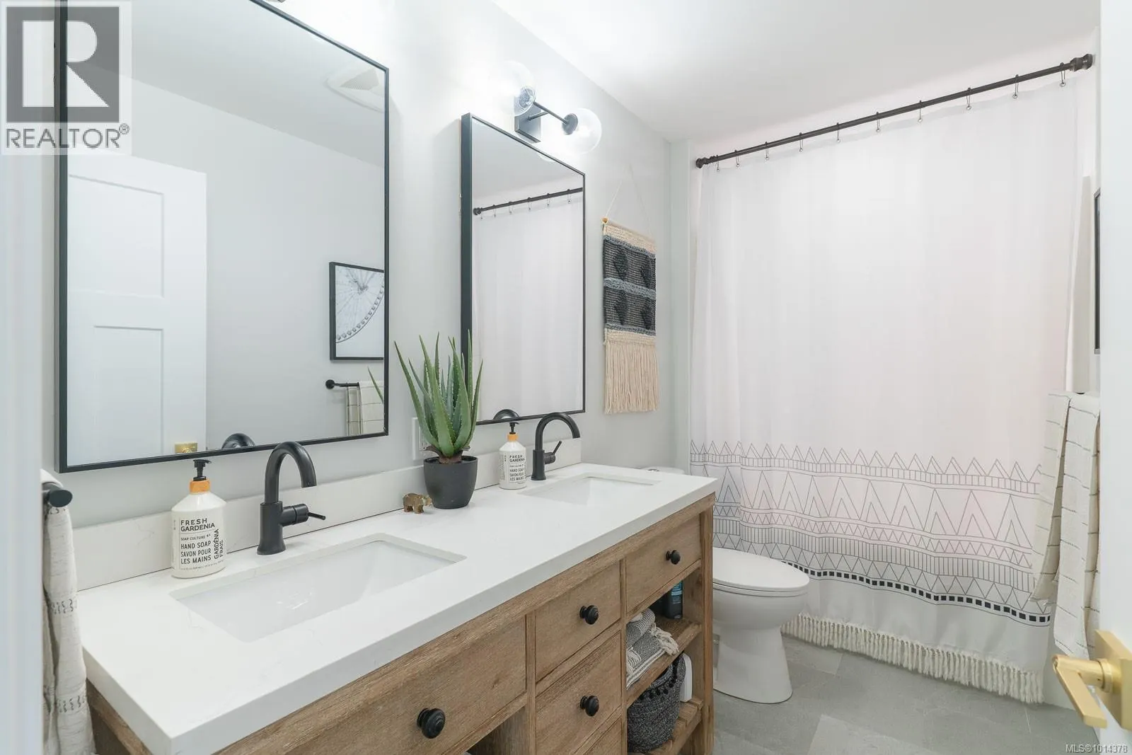 3176 Arbutus Dr