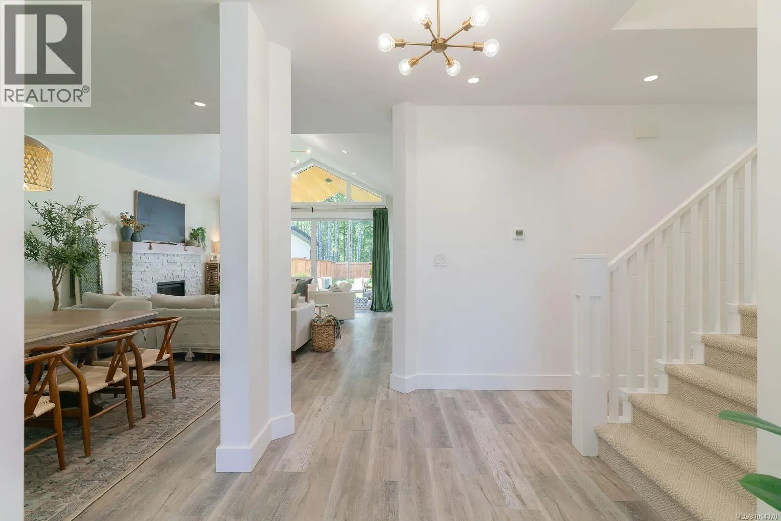 3176 Arbutus Dr