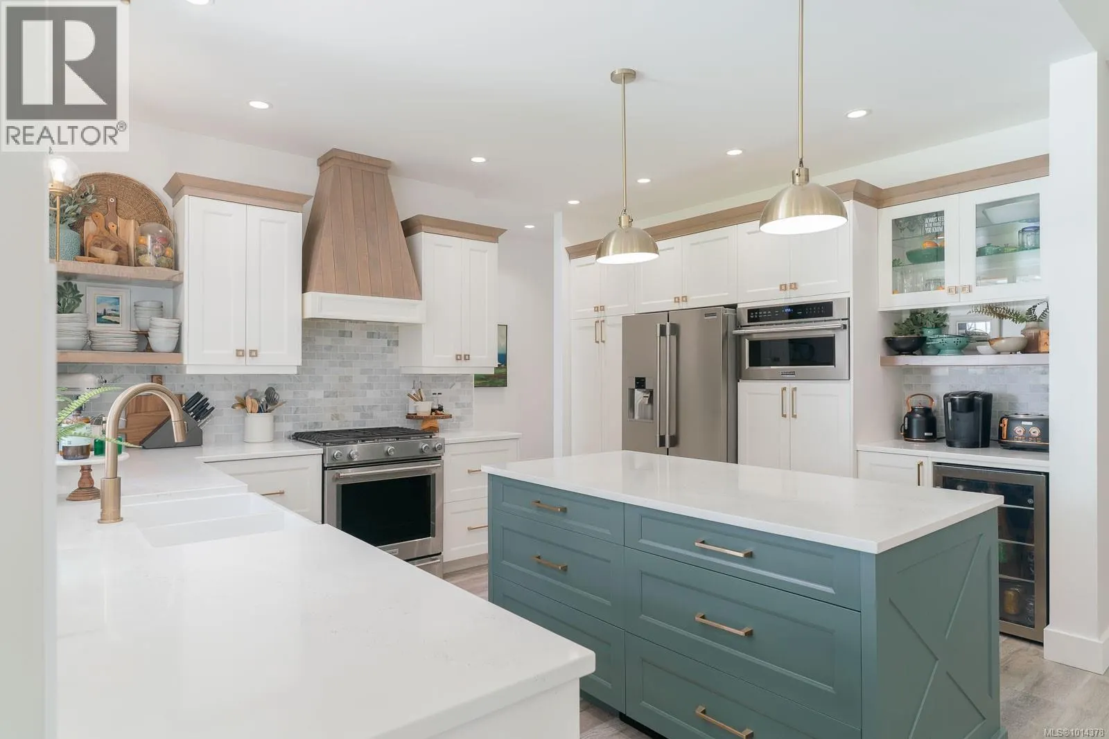 3176 Arbutus Dr