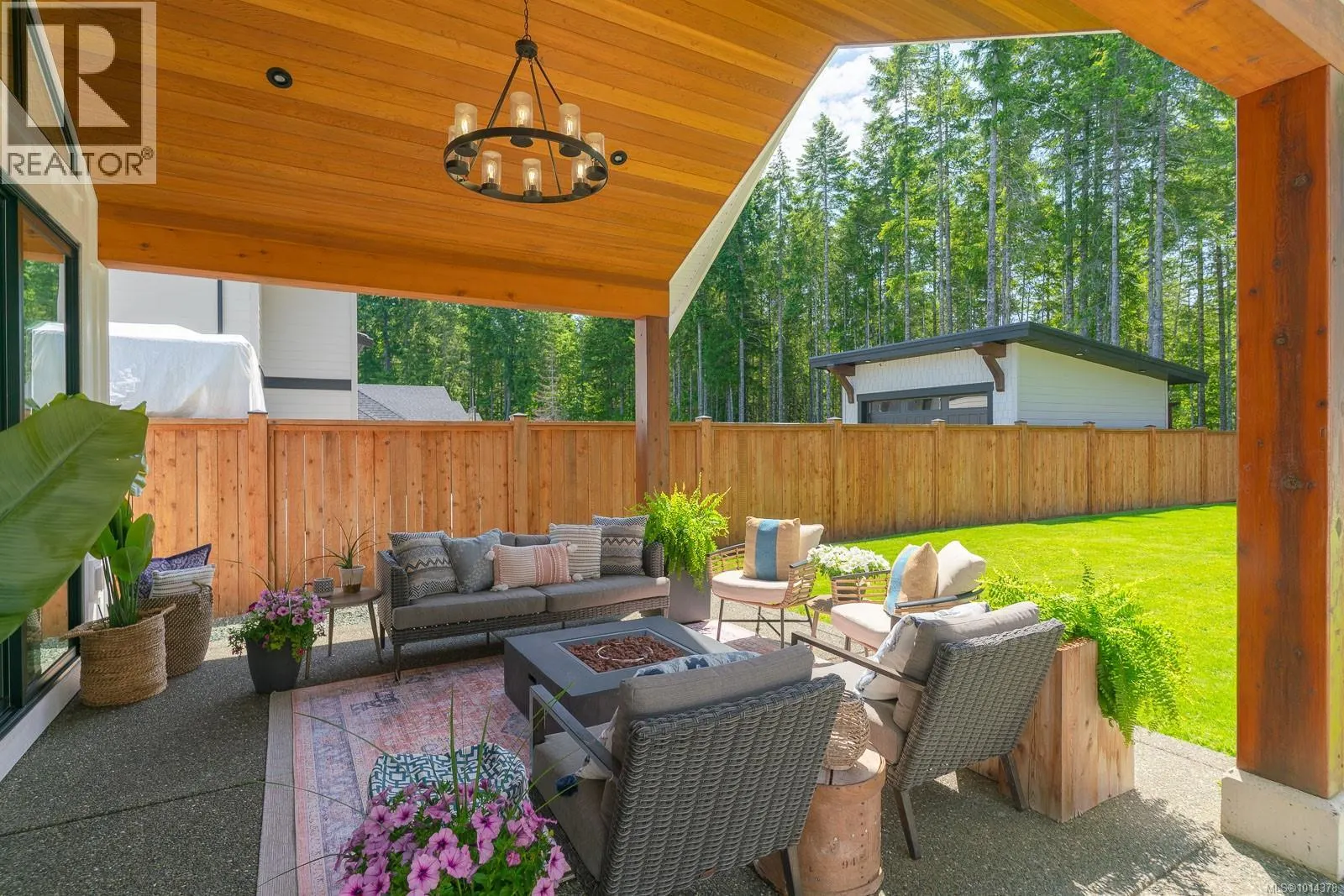 3176 Arbutus Dr