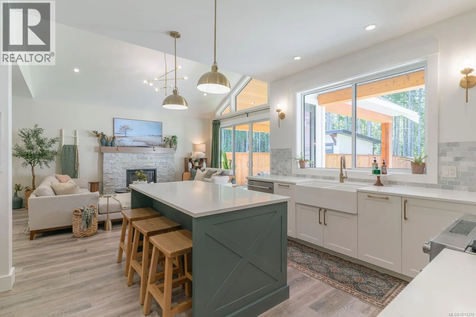 3176 Arbutus Dr