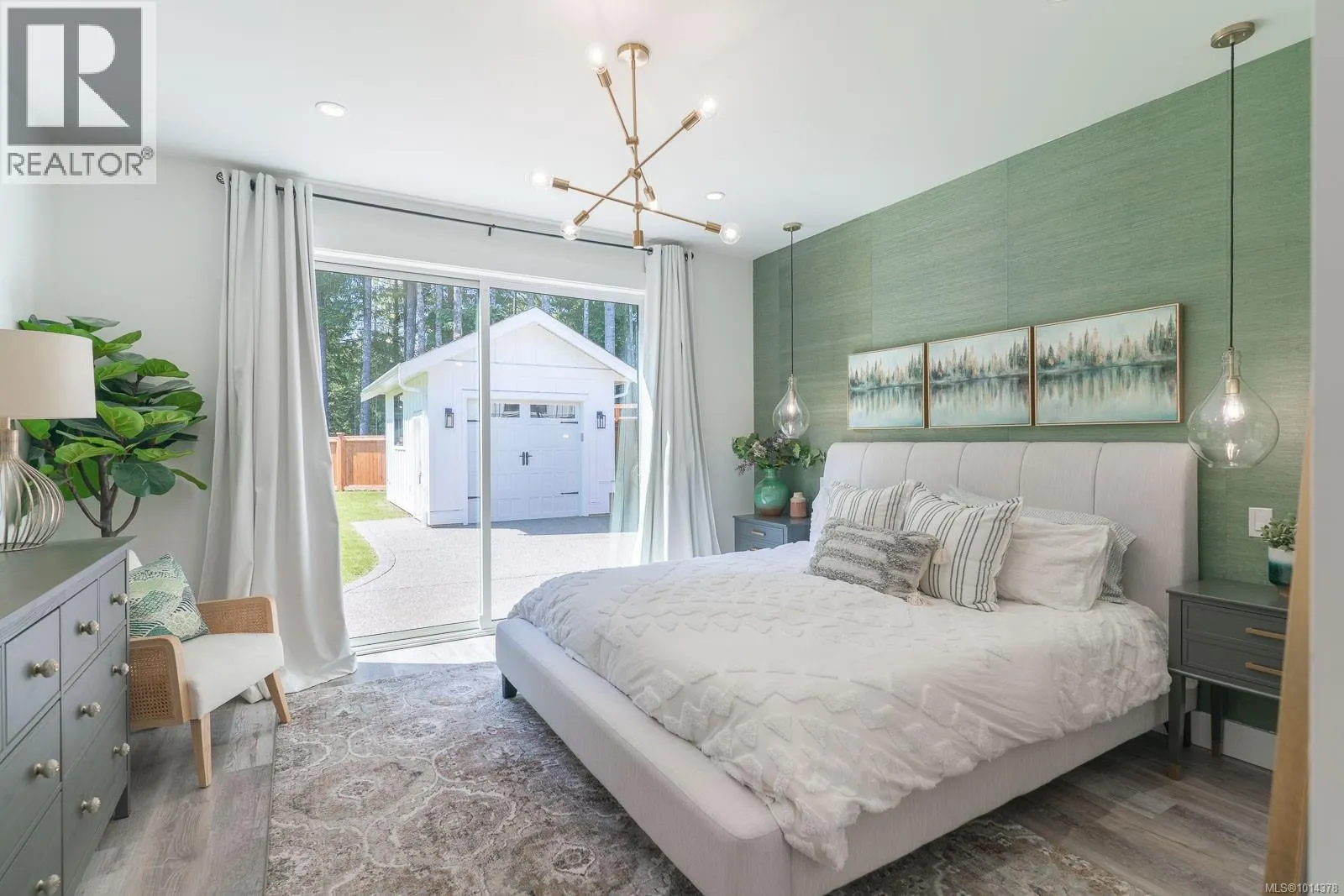 3176 Arbutus Dr