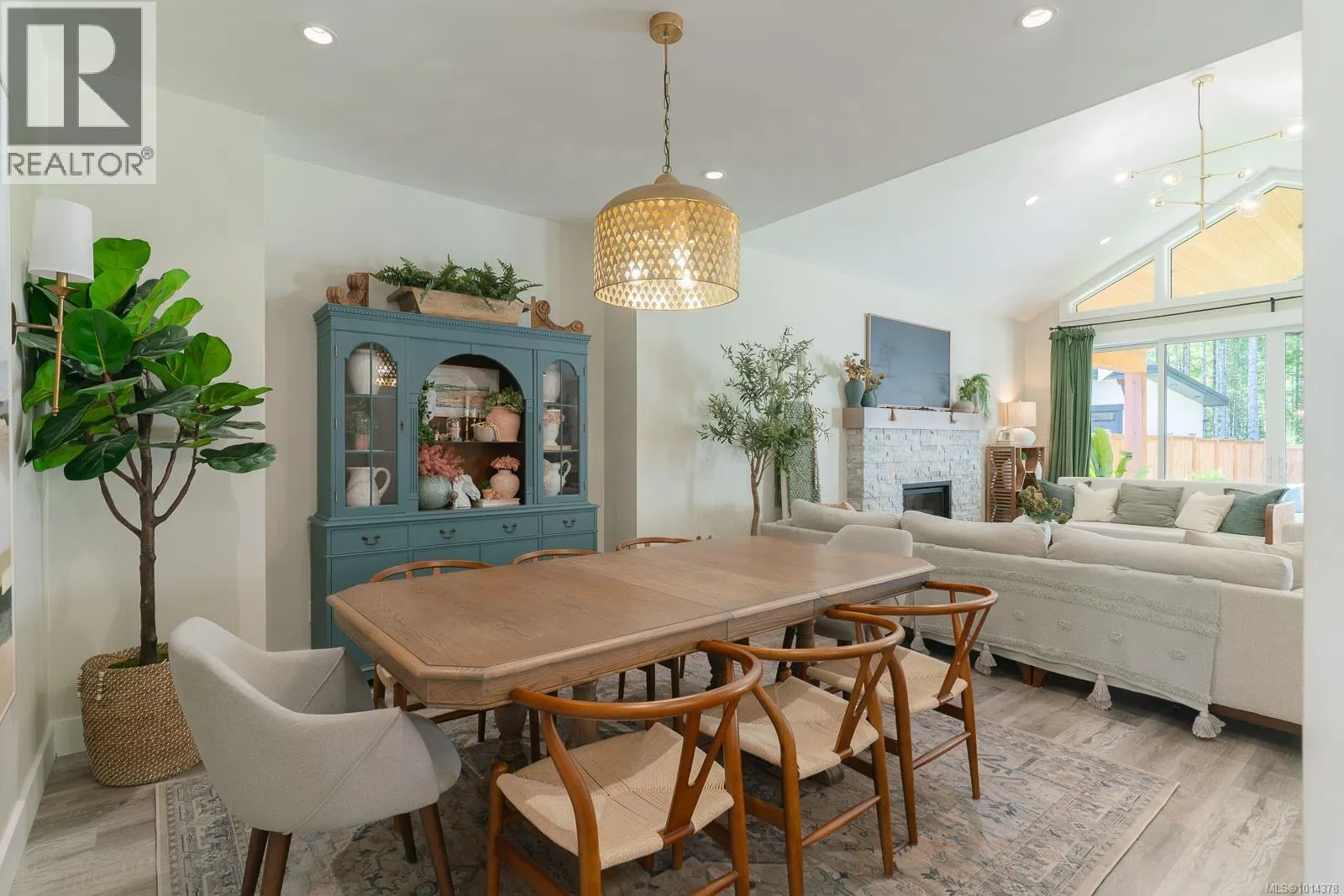 3176 Arbutus Dr