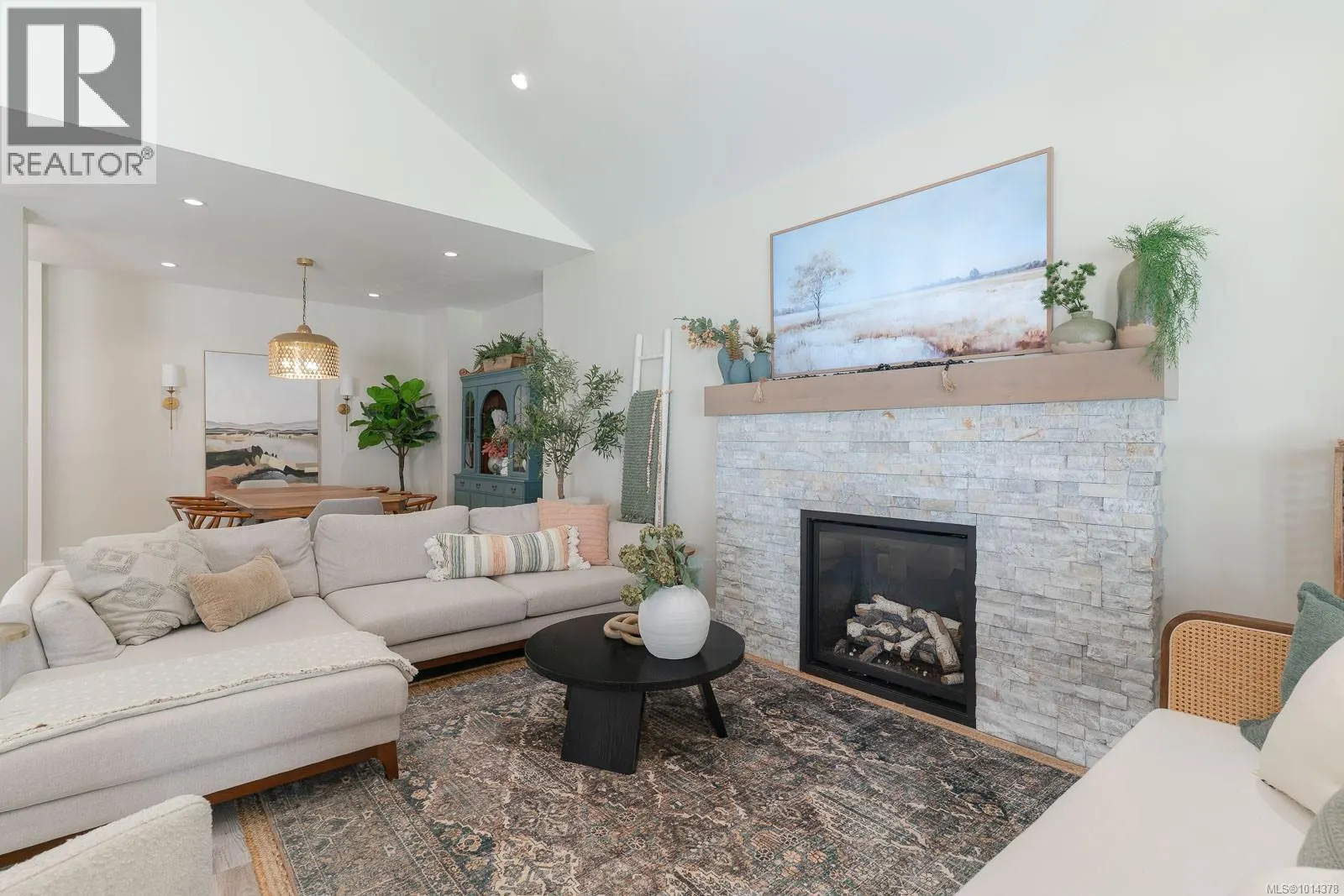 3176 Arbutus Dr