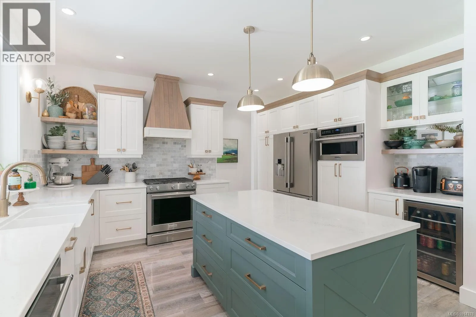 3176 Arbutus Dr