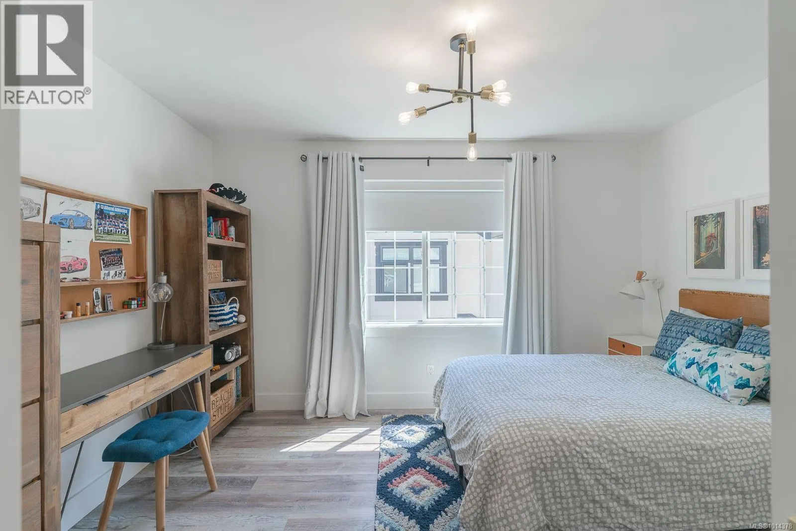 3176 Arbutus Dr