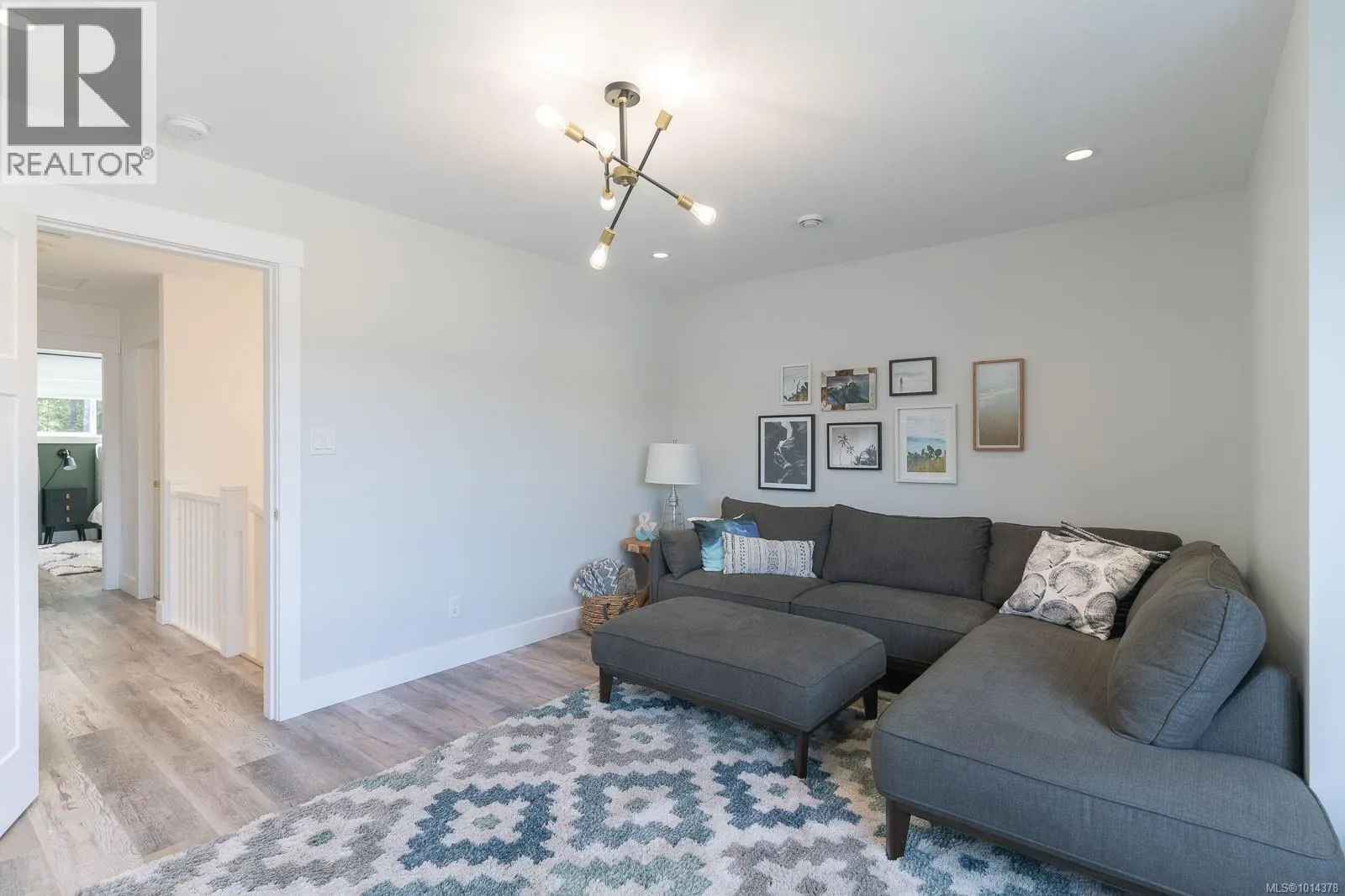 3176 Arbutus Dr