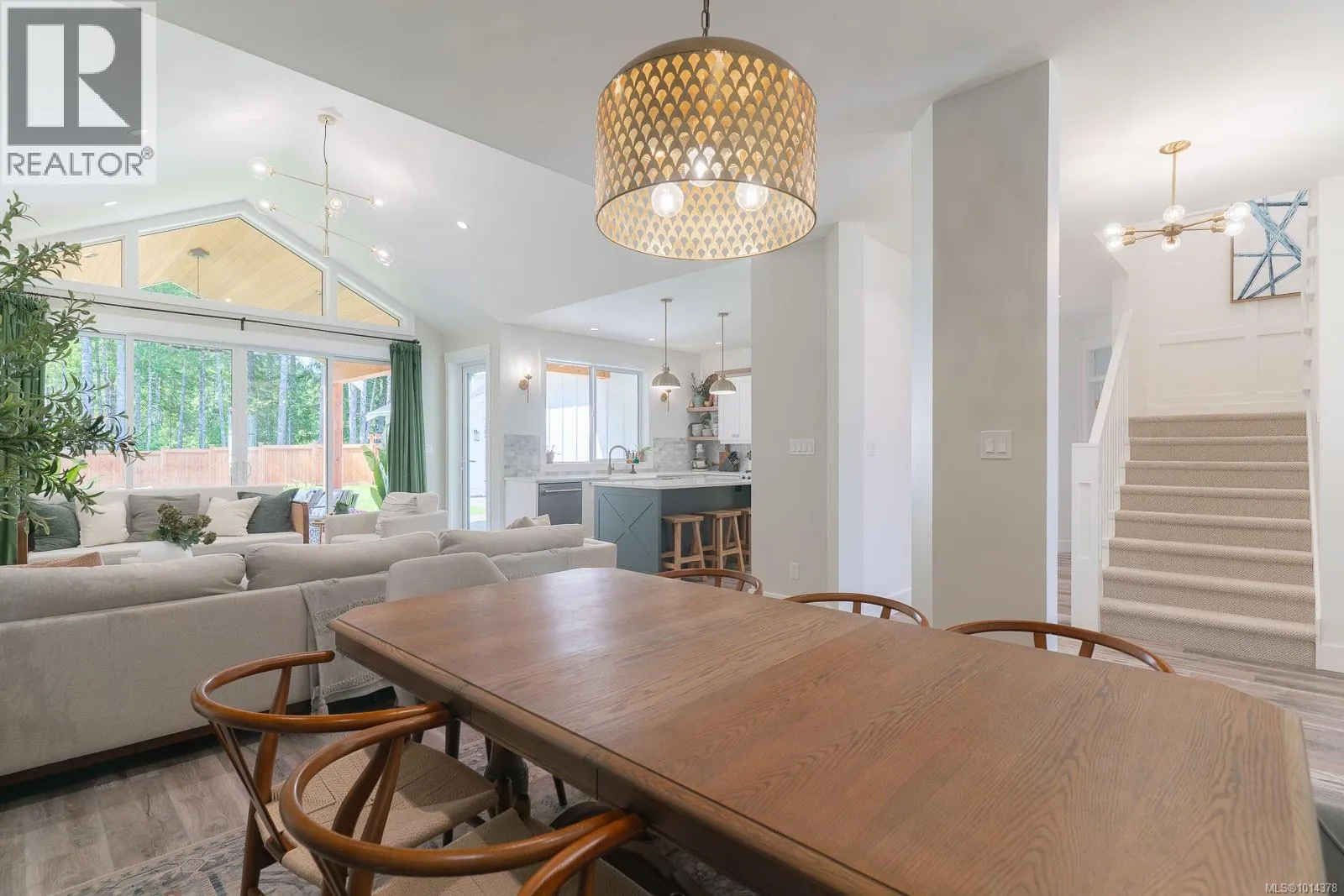 3176 Arbutus Dr